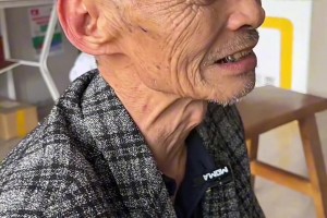 湖人惨败雷霆，闽南老大爷无奈苦笑：湖人伪强队，打得太难看