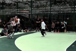 小菜一碟！东契奇赛前又投进了半场投篮