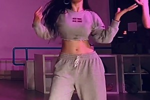 周玲安晒热舞视频：洛杉矶舞房跳《Tweak》湖勇比赛见